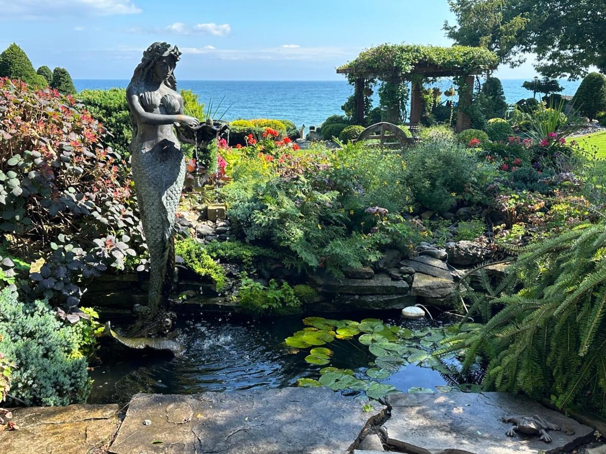 The Wind In The Willows - Luxury Lakefront Oasis Bed and Breakfast Cobourg Exteriör bild